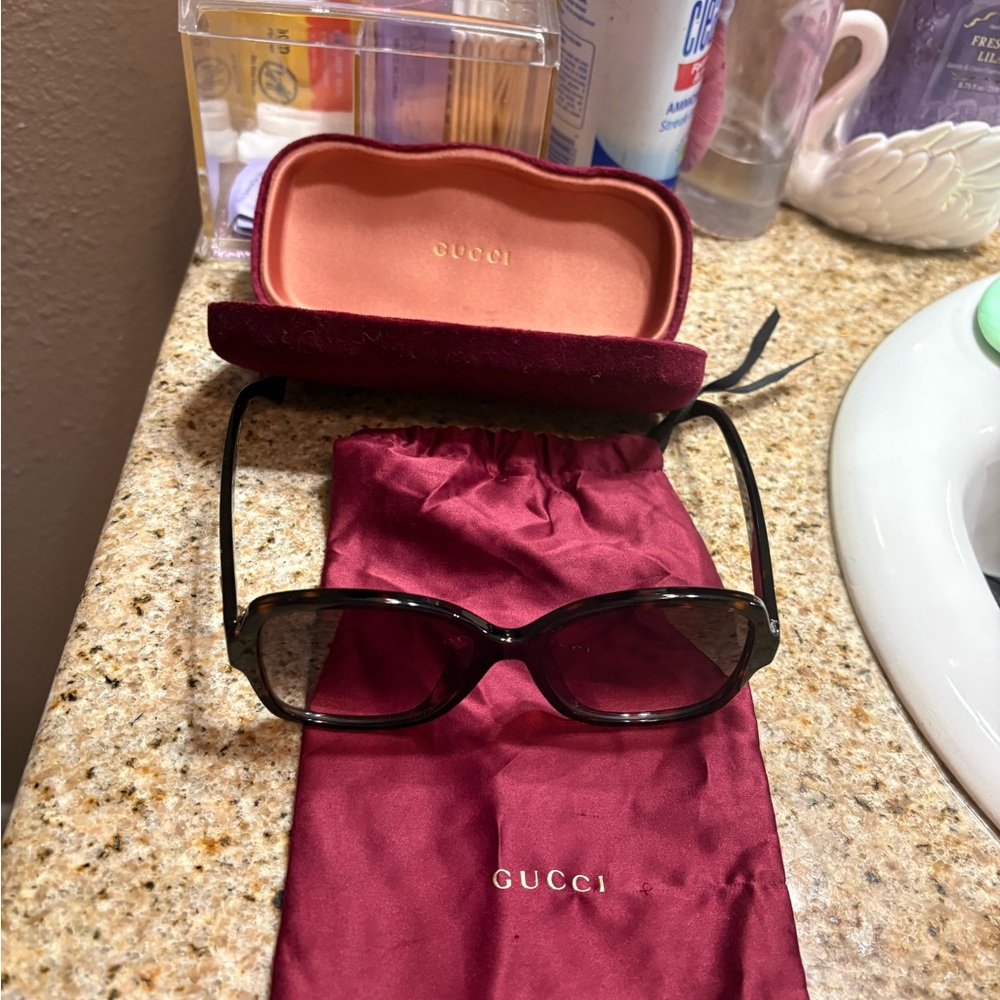 Gucci Black Oversized Sunglasses - Picture 3 of 5
